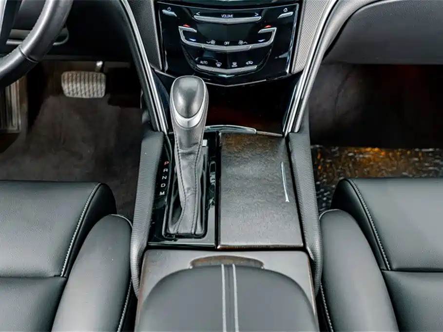 Cadillac XTS 2018 — фото 12