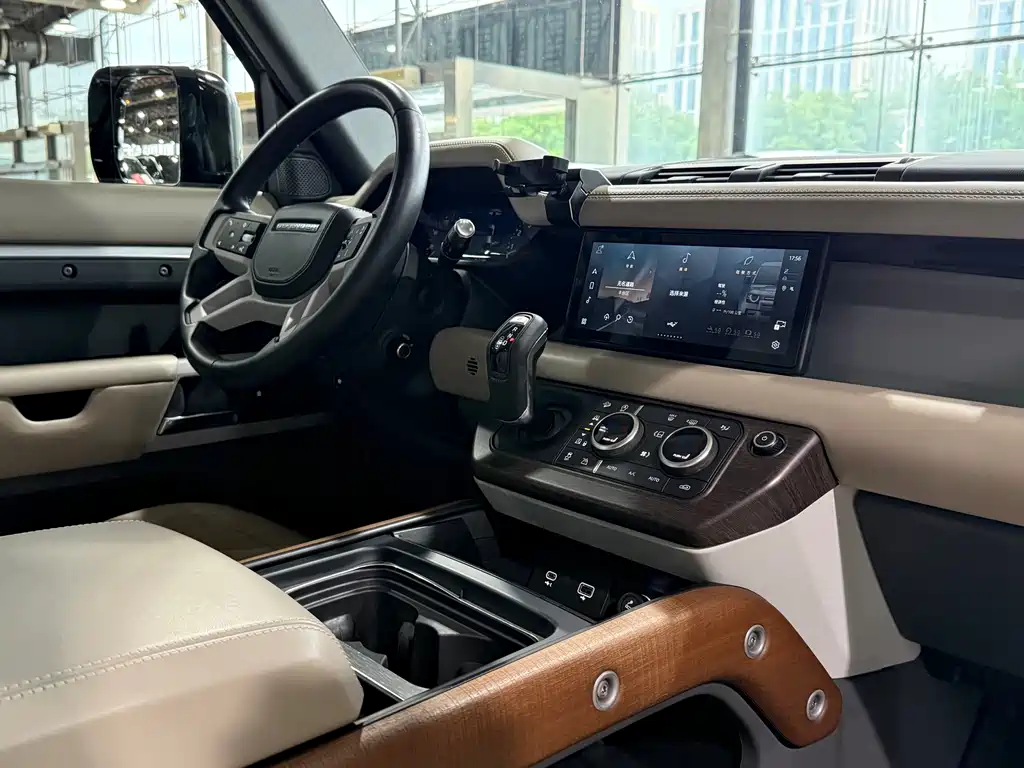 Land Rover Defender 2021 — фото 9