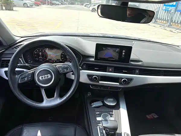 Audi A4L 2018