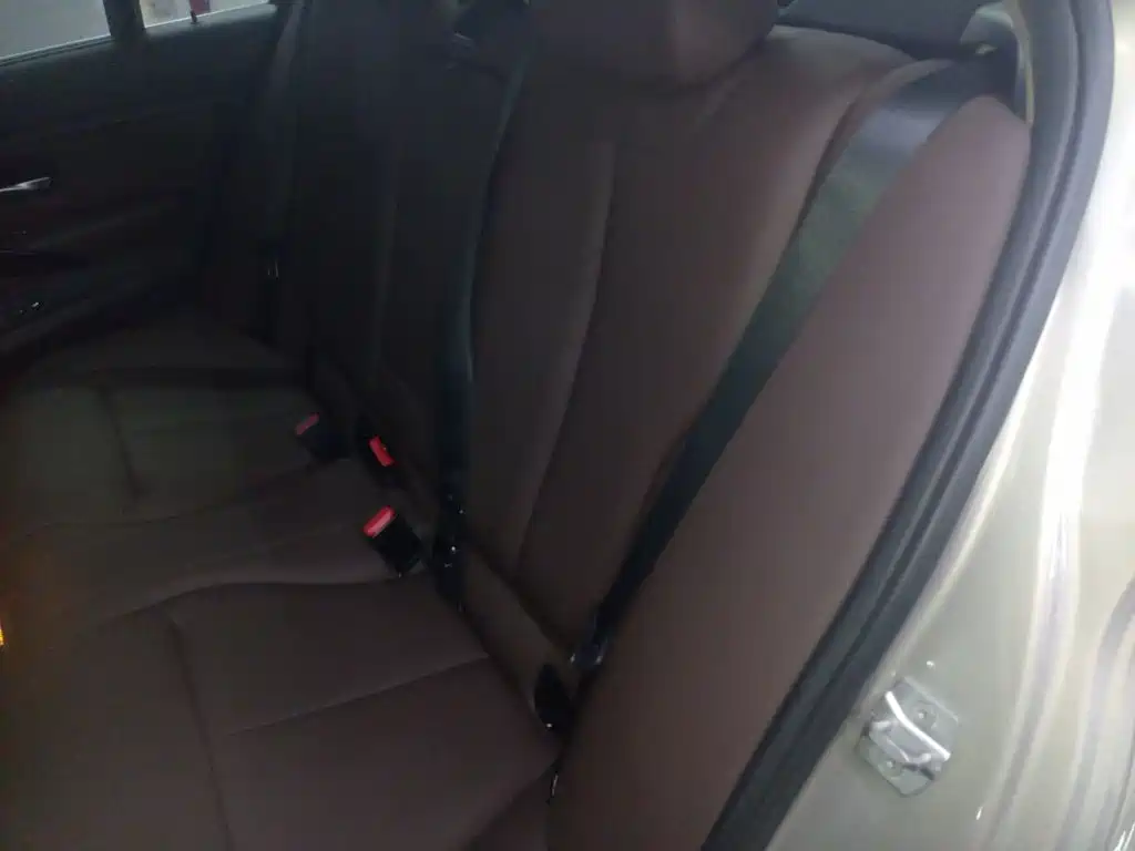 BMW 3 Series 2018 — фото 17