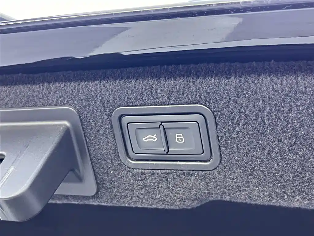 Audi A8 2020 — фото 10