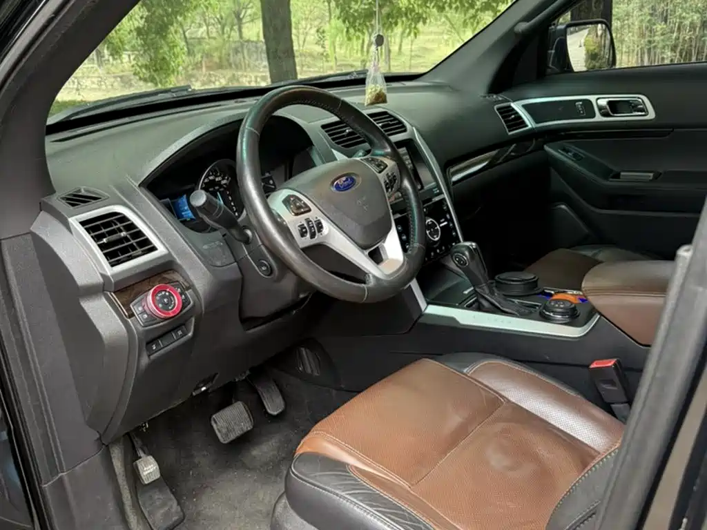 Ford Explorer 2015 — фото 12