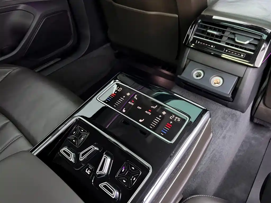 Audi A8 2020 — фото 25