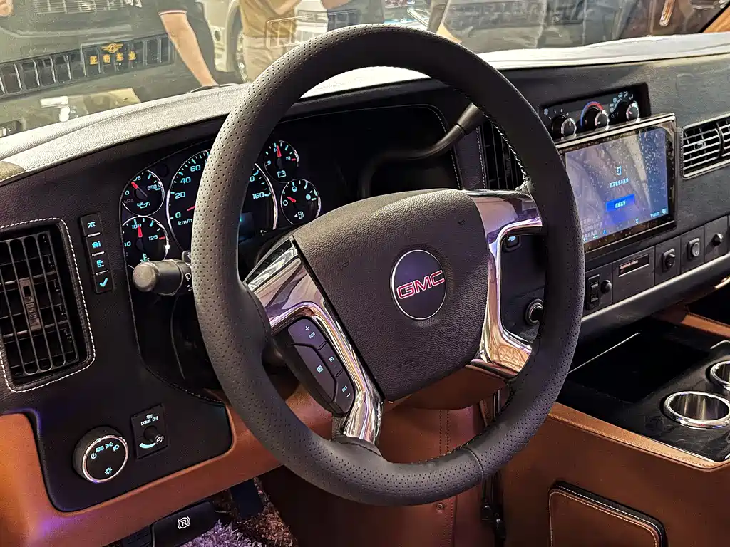 GMC Savana 2016 — фото 15