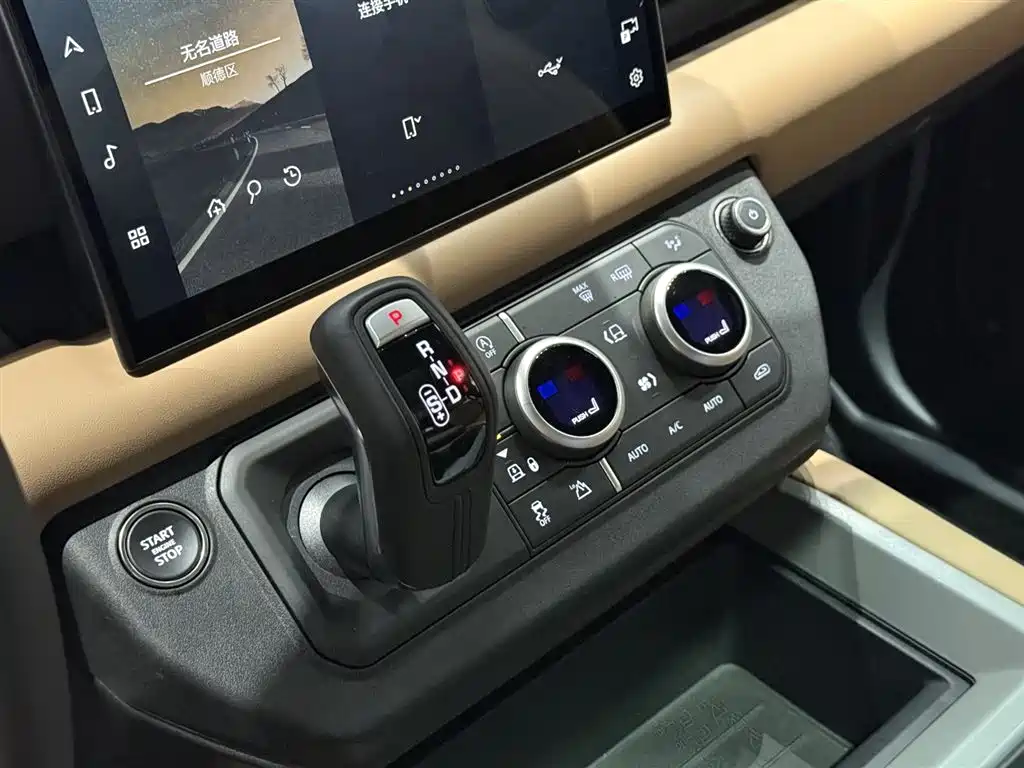 Land Rover Defender 2025 — фото 18