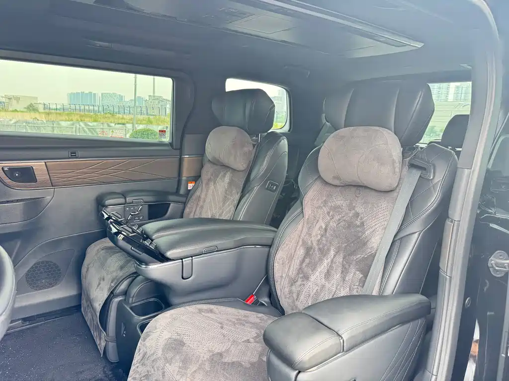 Toyota Alphard 2024 — фото 16