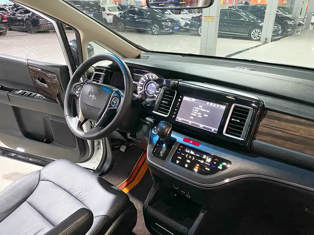 Honda Elysion 2019 — фото 19