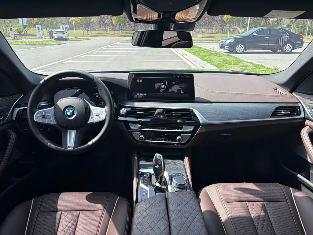 BMW 5 Series New Energy 2023 — фото 8