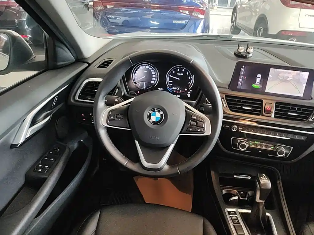 BMW 1 Series 2019 — фото 11