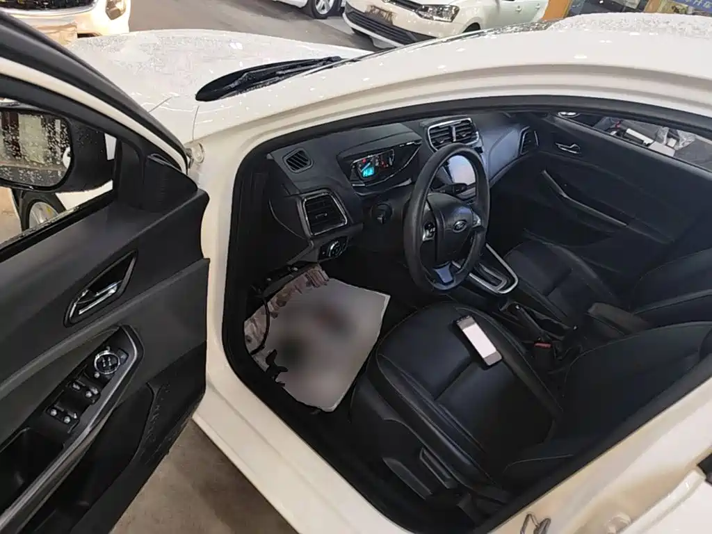 Ford Escort 2018 — фото 16