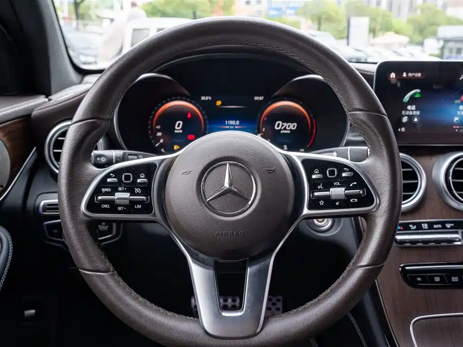 Mercedes-Benz GLC 2021 — фото 16