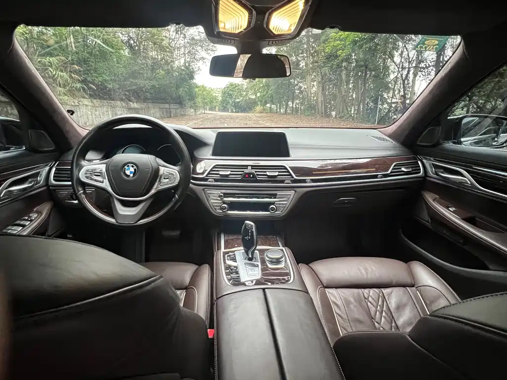 BMW 7 Series 2016 — фото 16