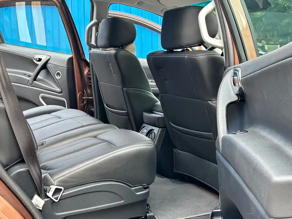 Luxgen Big 7 SUV 2015 — фото 9
