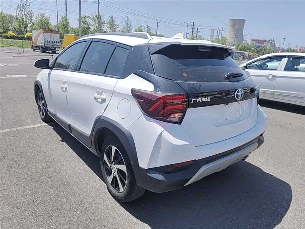 Toyota Yaris L 2021 — фото 4