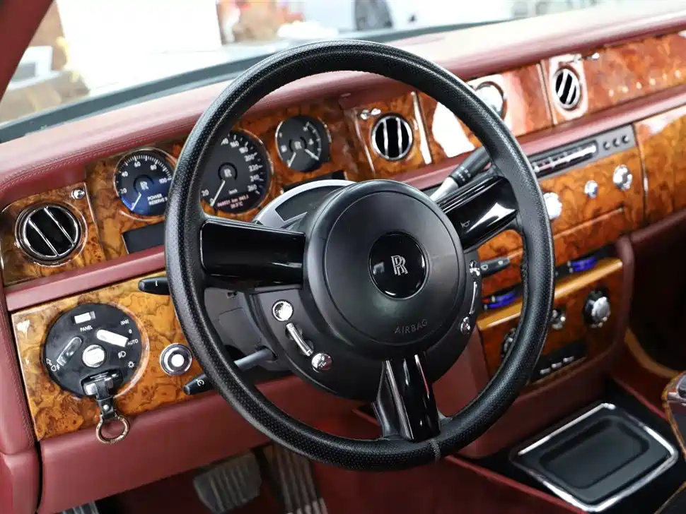Rolls-Royce Phantom 2012 — фото 17