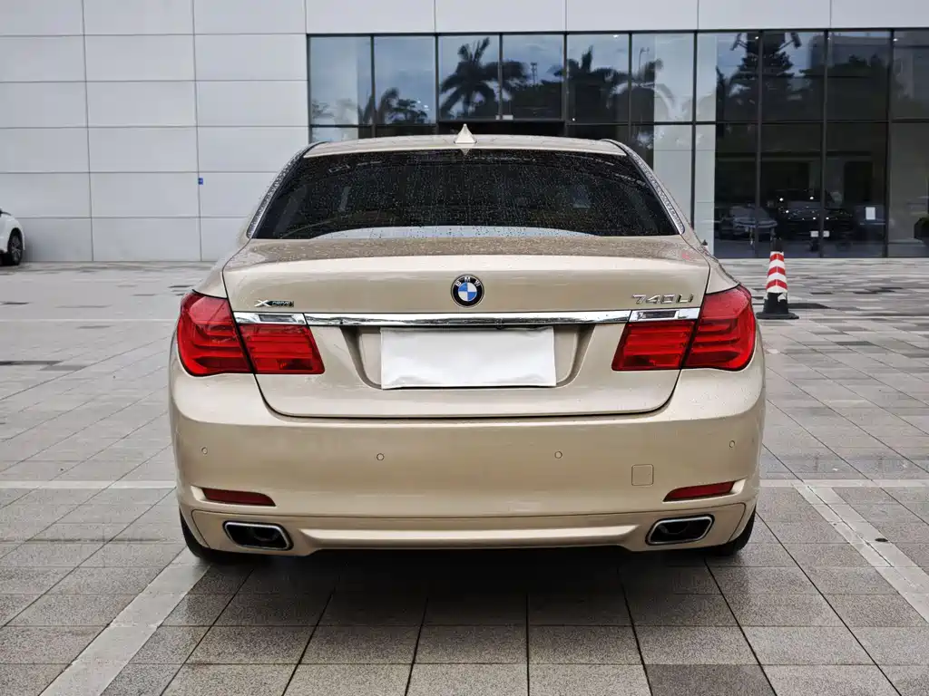 BMW 7 Series 2010 — фото 3