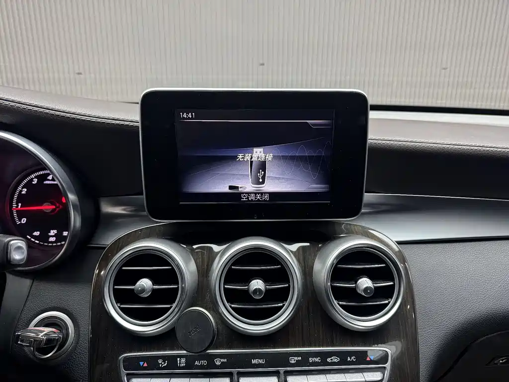 Mercedes-Benz GLC 2017 — фото 11