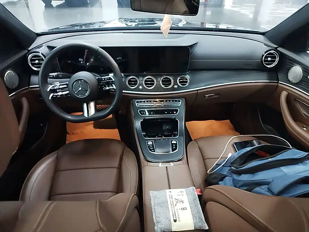Mercedes-Benz E-Class 2023 — фото 16