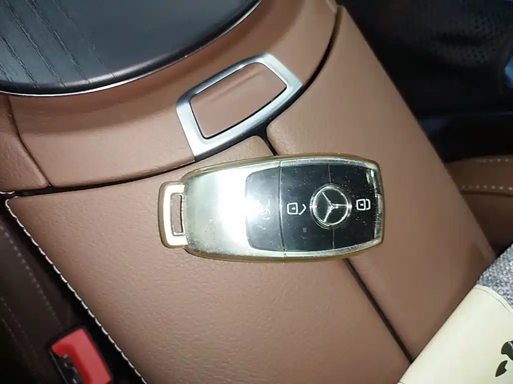 Mercedes-Benz E-Class 2023 — фото 15