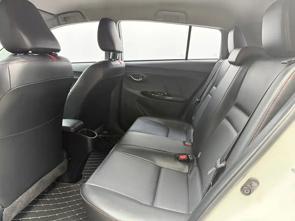 Toyota Yaris L 2022 — фото 10