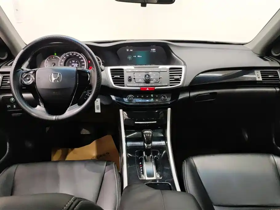 Honda Accord 2019 — фото 12