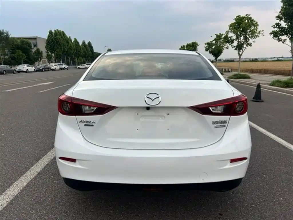 Mazda 3 Axela 2016 — фото 4