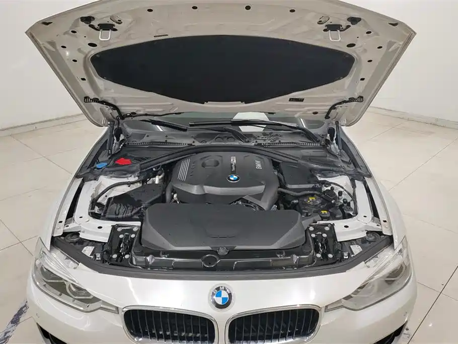 BMW 3 Series 2017 — фото 10