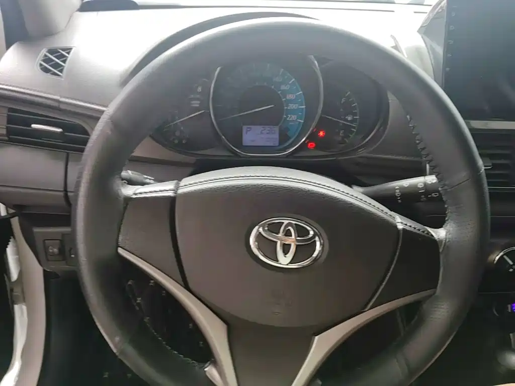 Toyota Yaris L 2016 — фото 11