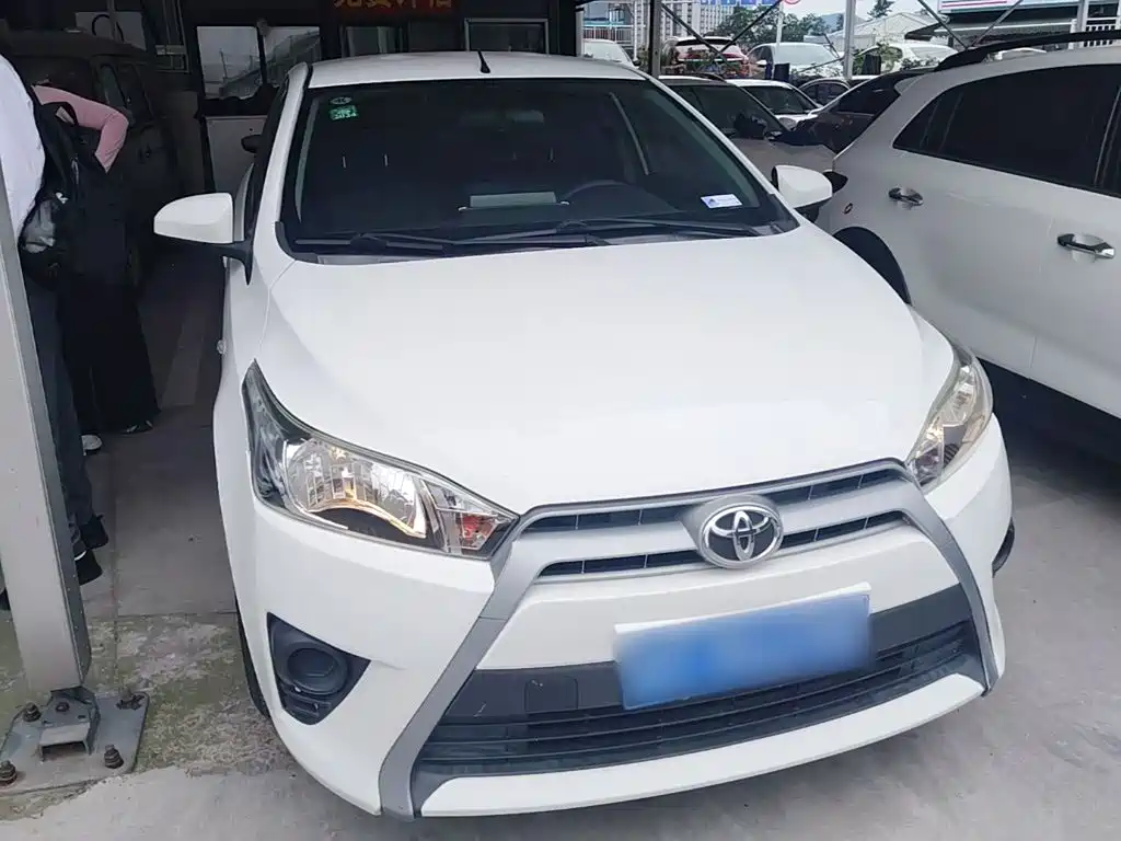 Toyota Yaris L 2016 — фото 4