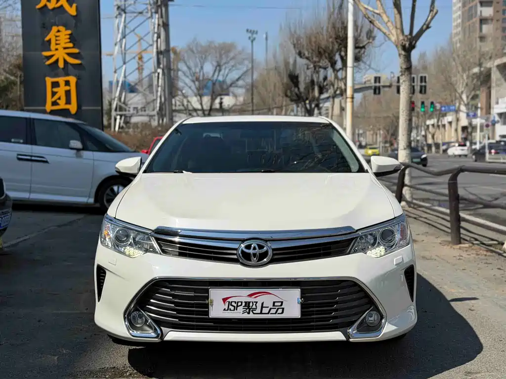 Toyota Camry 2016 — фото 2