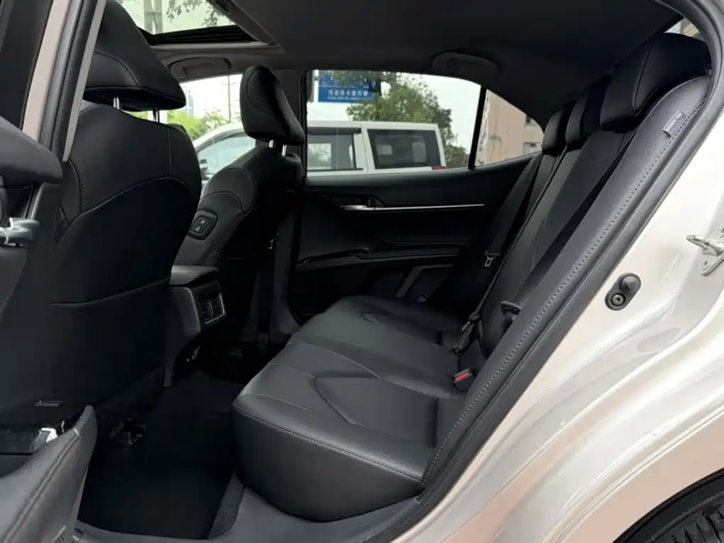 Toyota Camry 2022 — фото 15