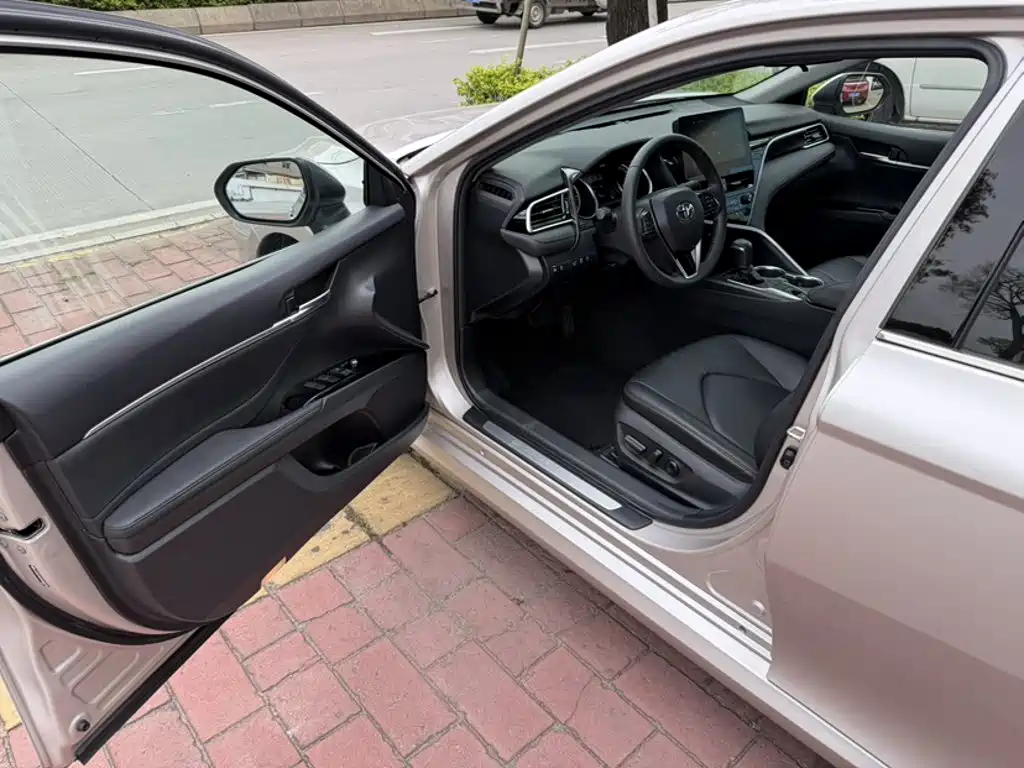 Toyota Camry 2022 — фото 13