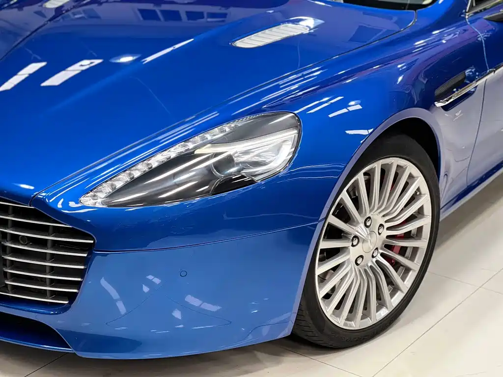 Aston Martin Rapide 2018 — фото 26