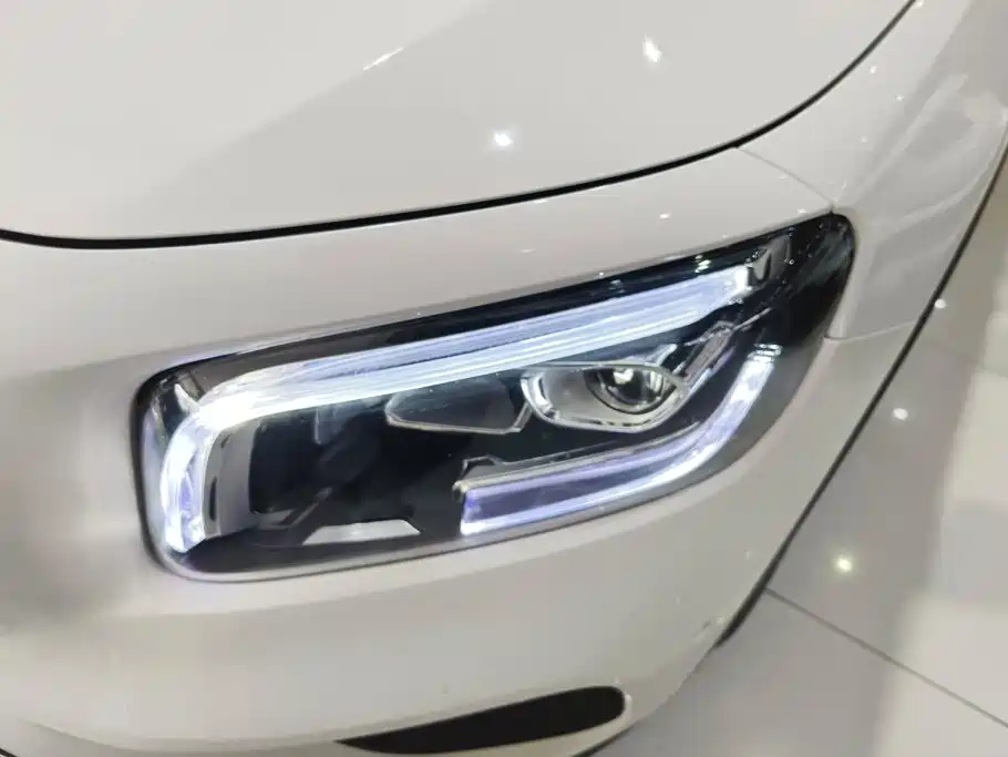 Mercedes-Benz GLB 2023