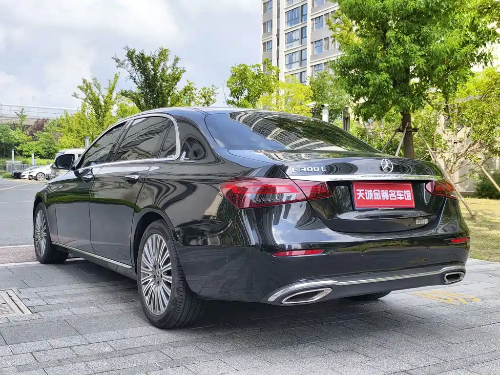 Mercedes-Benz E-Class 2023 — фото 18