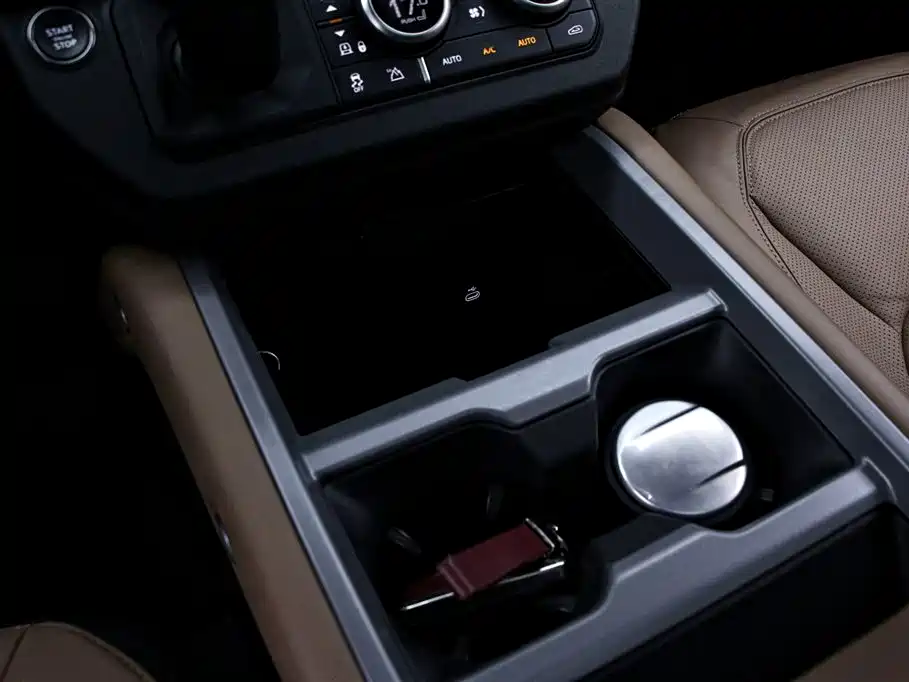 Land Rover Defender 2025 — фото 9