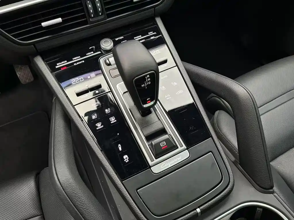 Porsche Cayenne 2021 — фото 10