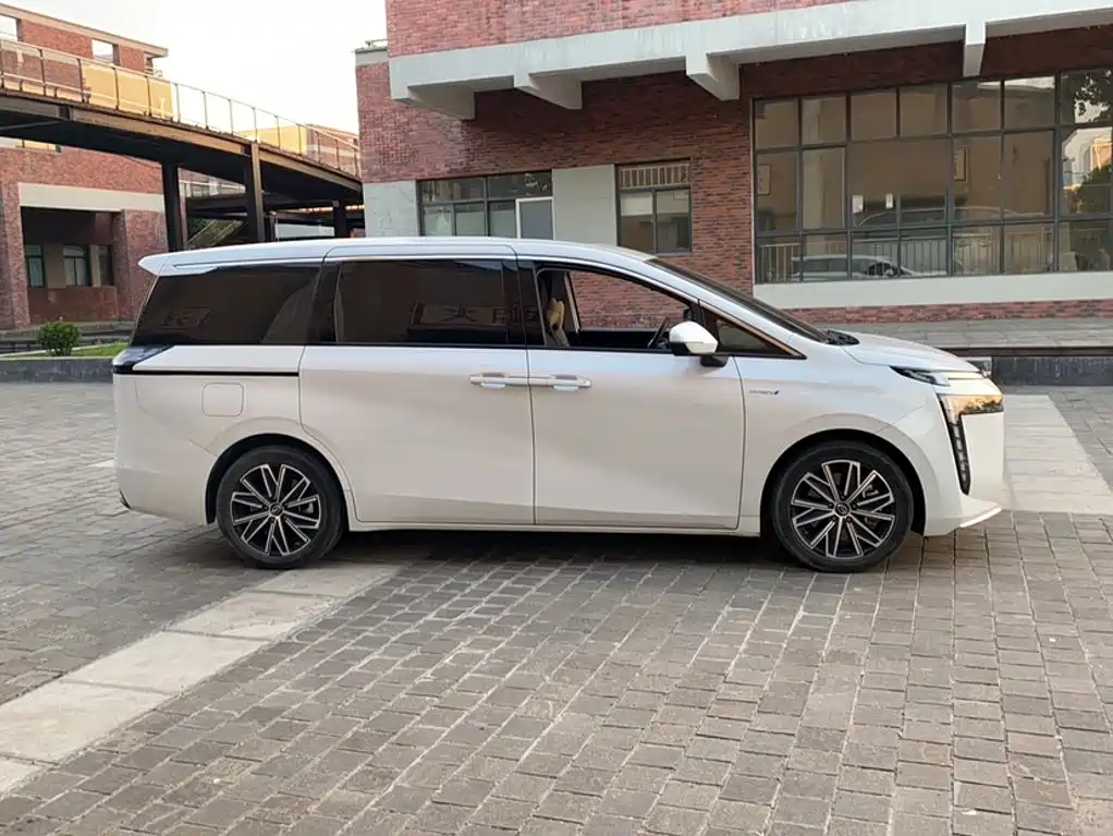 GAC Motor E8 PHEV 2024 — фото 10
