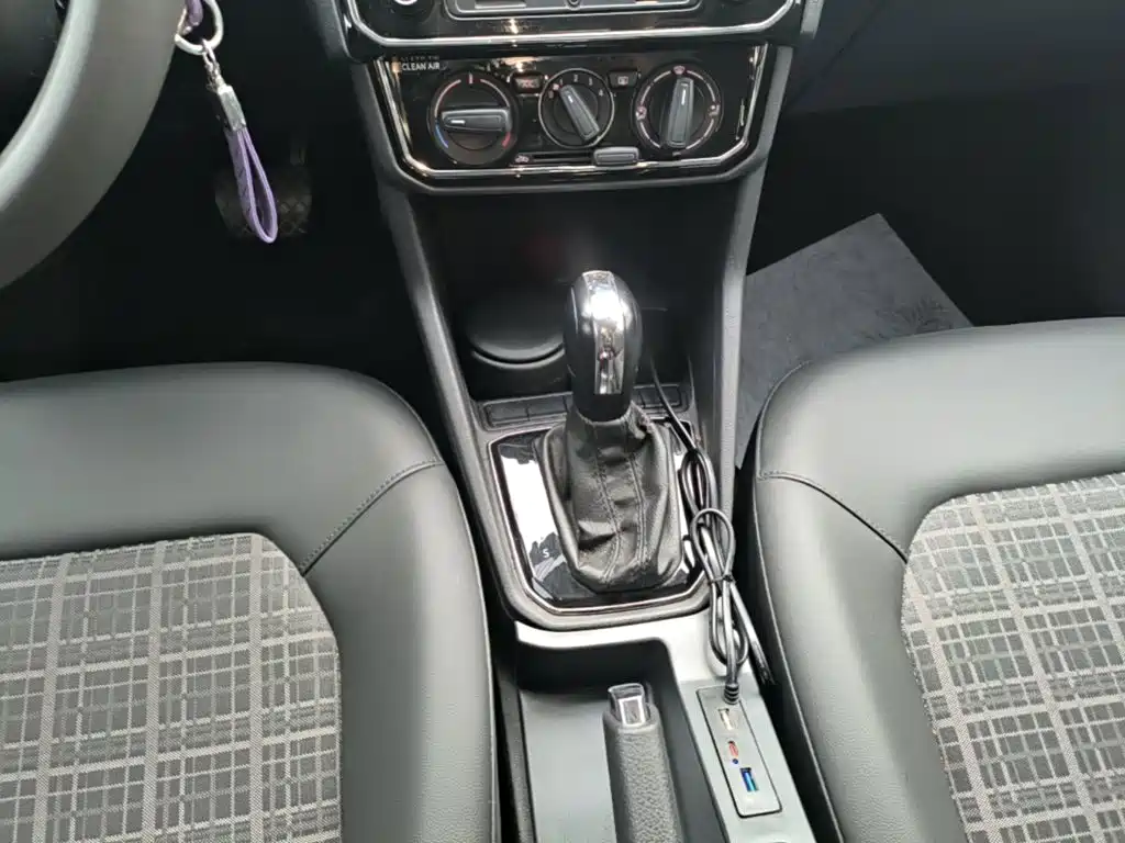 Volkswagen Jetta 2018 — фото 14