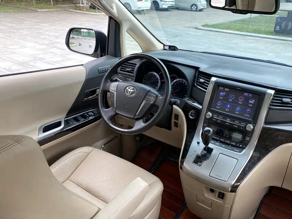 Toyota Alphard 2012 — фото 11
