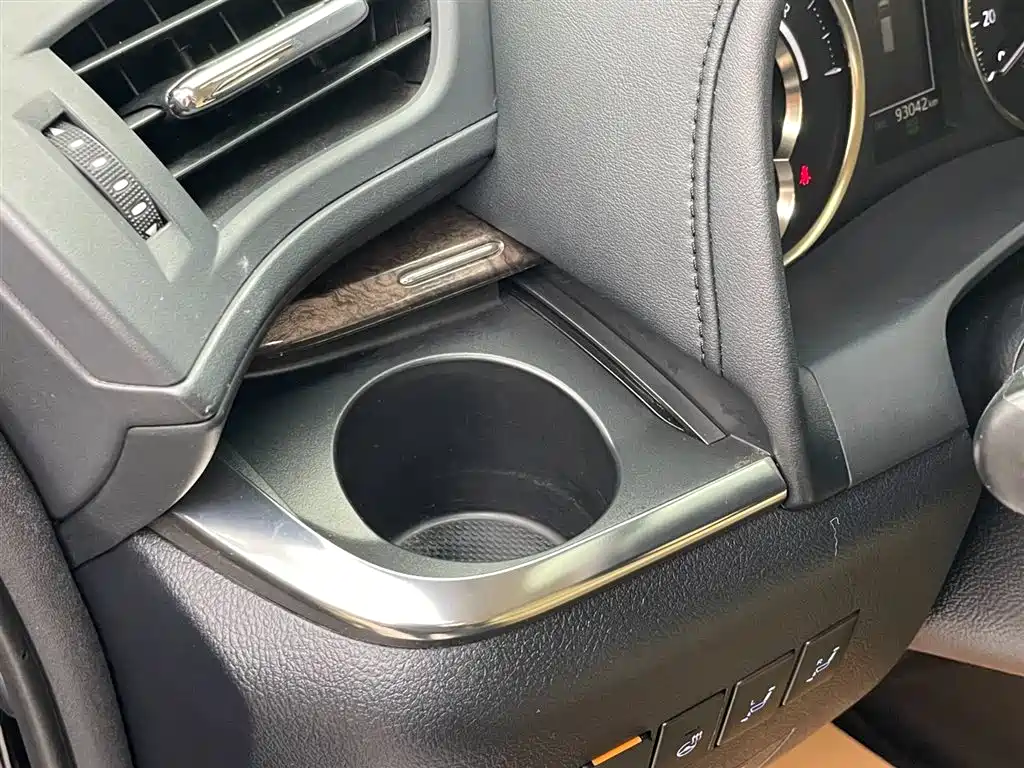 Toyota Alphard 2023 — фото 22
