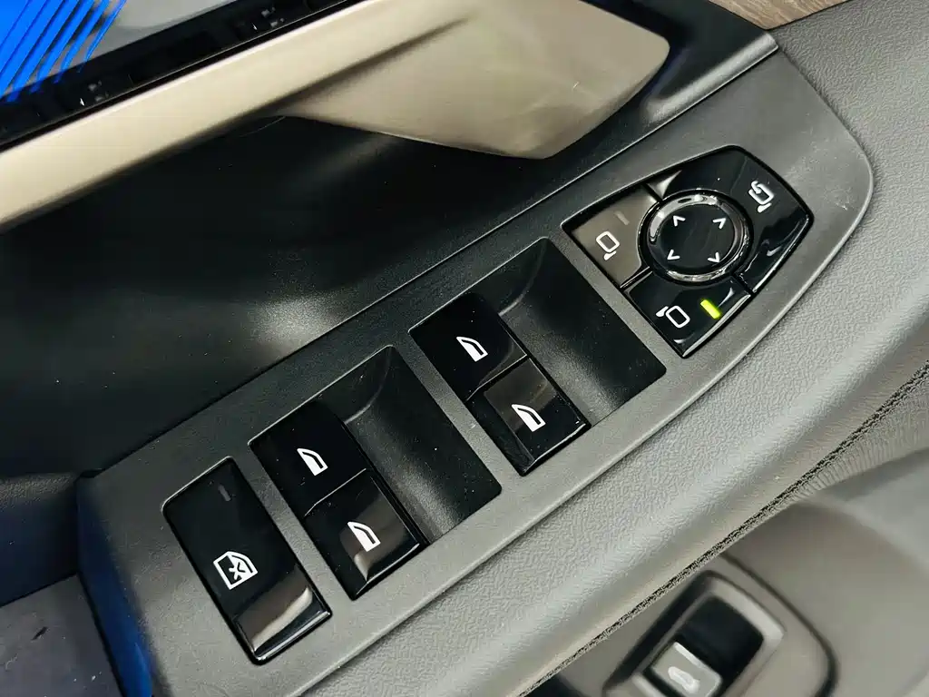 BMW 5 Series 2024 — фото 16
