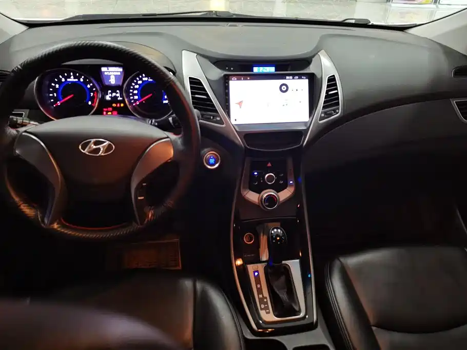 Hyundai Elantra Langdong 2016 — фото 12
