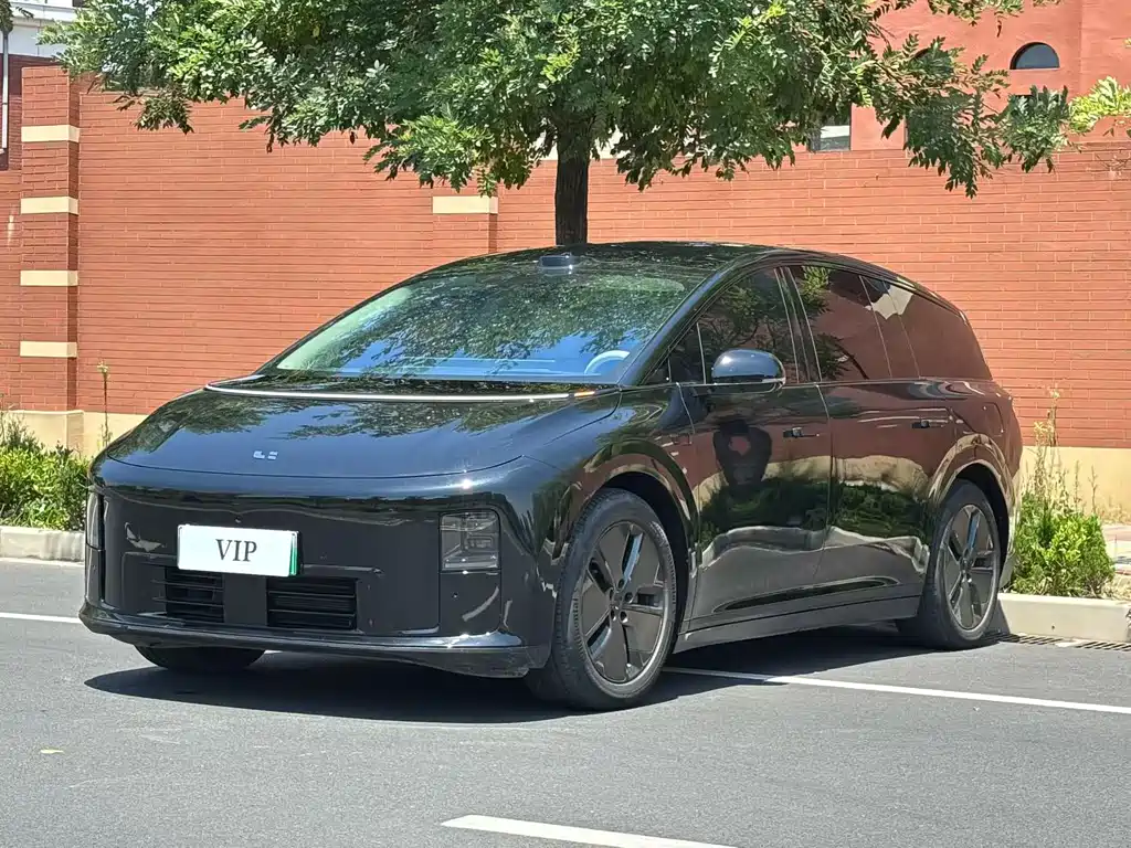 Li Auto i8 2025