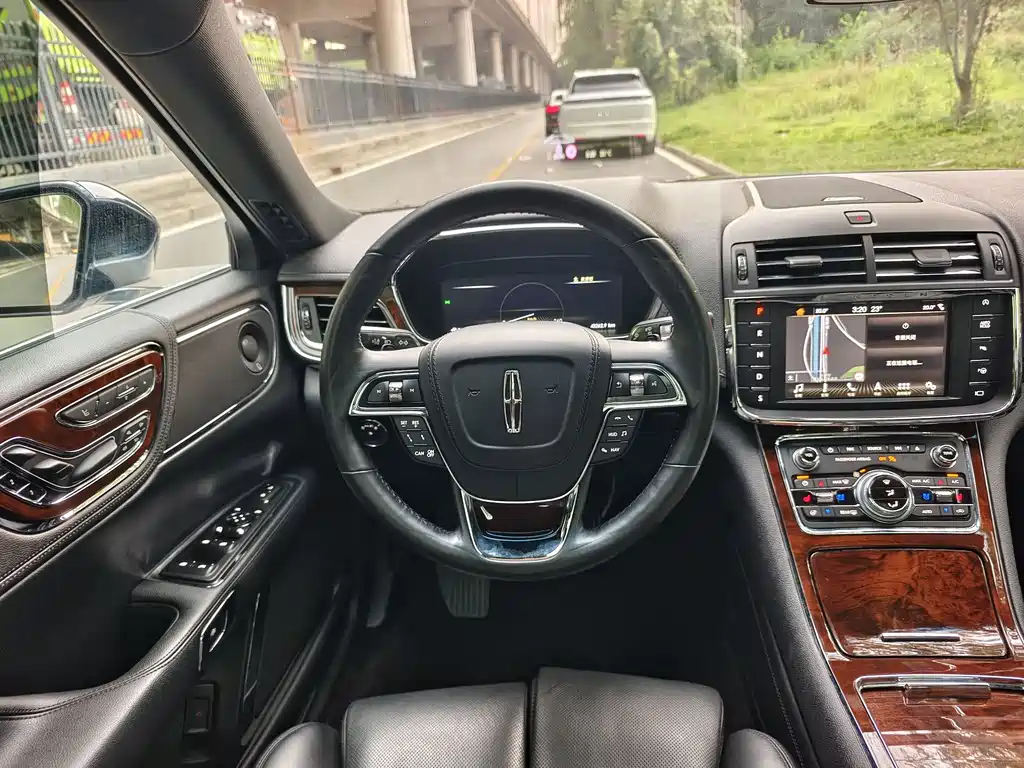 Lincoln Continental 2017 — фото 13