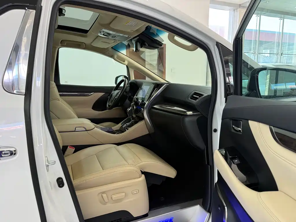 Toyota Vellfire 2021 — фото 10