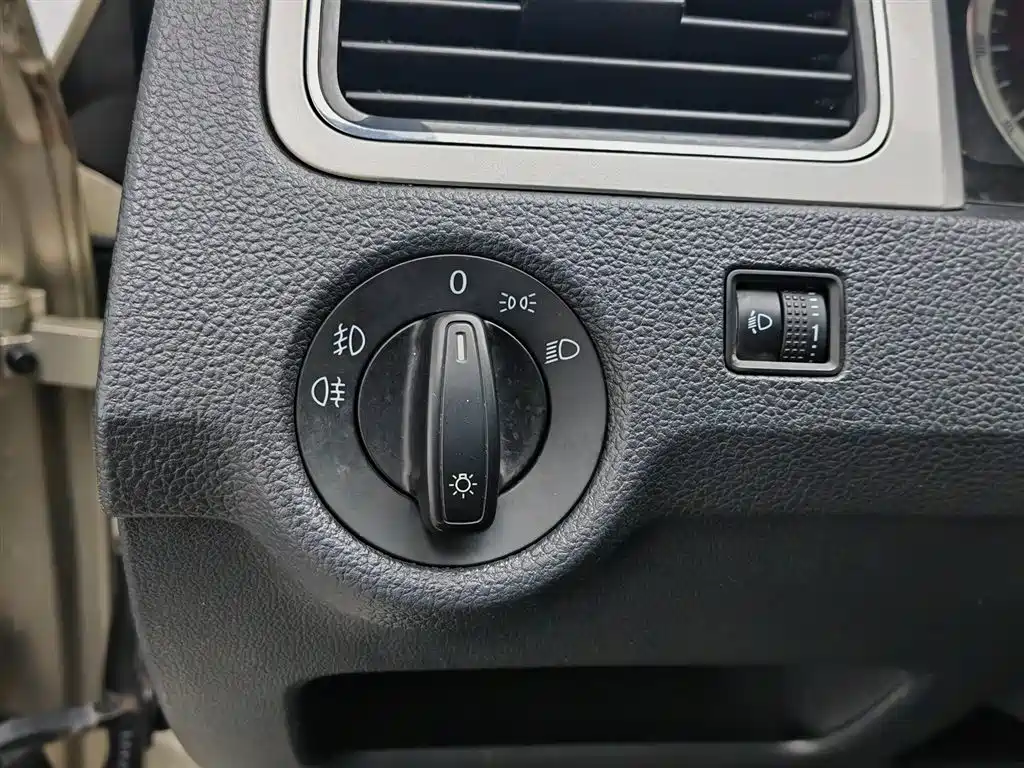 Skoda Rapid 2018 — фото 21
