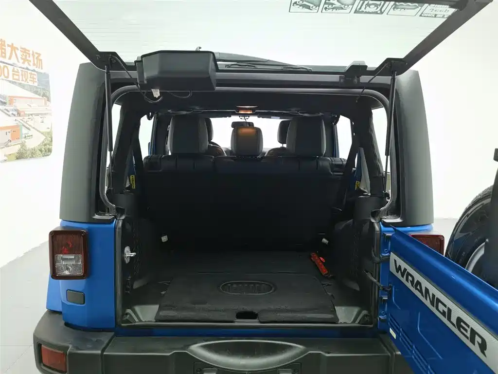 Jeep Wrangler 2016 — фото 16