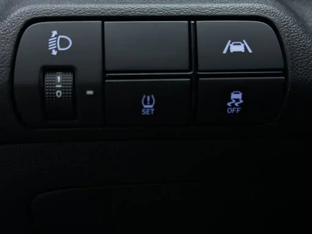 Hyundai Elantra 2023 — фото 18