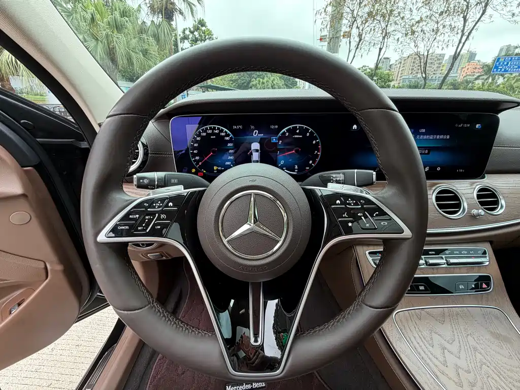 Mercedes-Benz E-Class 2023 — фото 15
